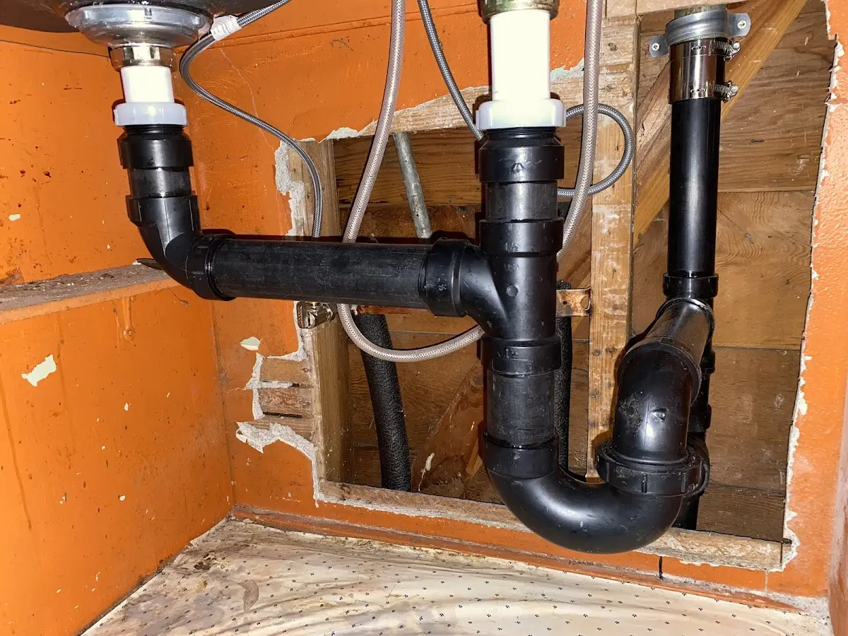 Professional Pipe Bursting equipment and tools on the job in Sorgho